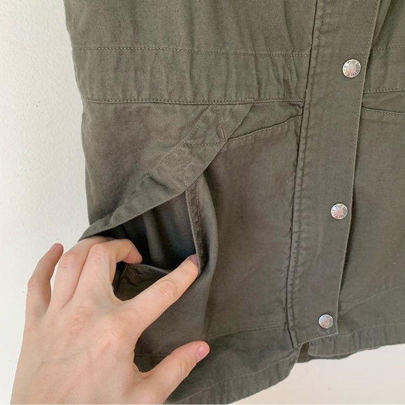 The North Face Woman’s 100% Cotton Olive Green Vest Size Medium - Picture 12 of 16